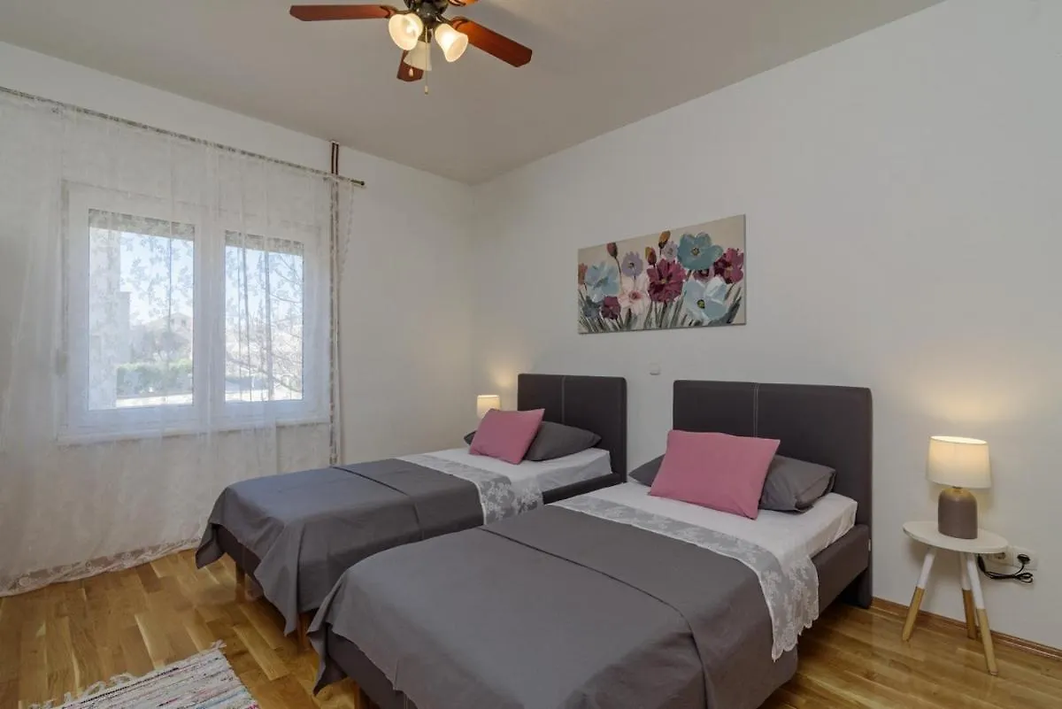 Apartments With A Parking Space Kastel Novi, Kastela - 20690 Croatia