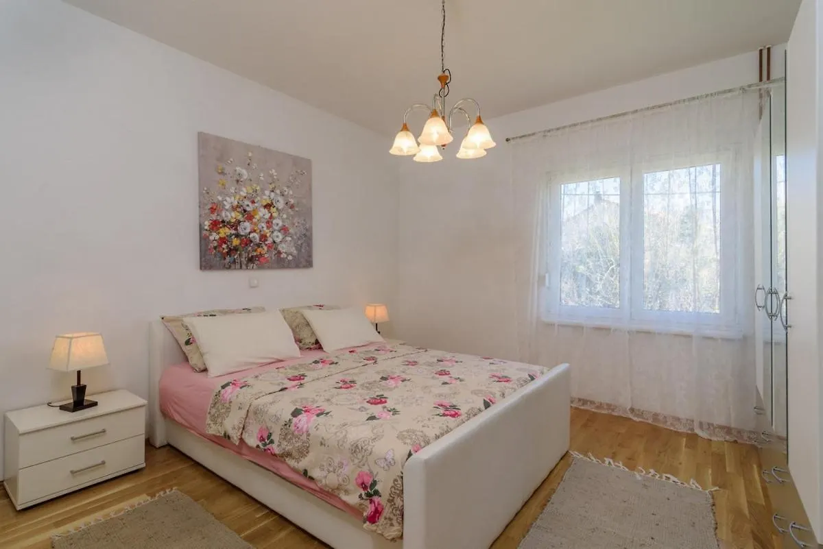 Apartments With A Parking Space Kastel Novi, Kastela - 20690 Croatia