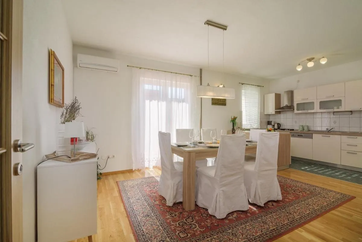 Apartments With A Parking Space Kastel Novi, Kastela - 20690