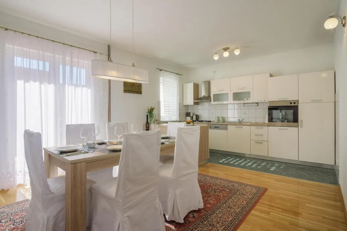 Apartments With A Parking Space Kastel Novi, Kastela - 20690