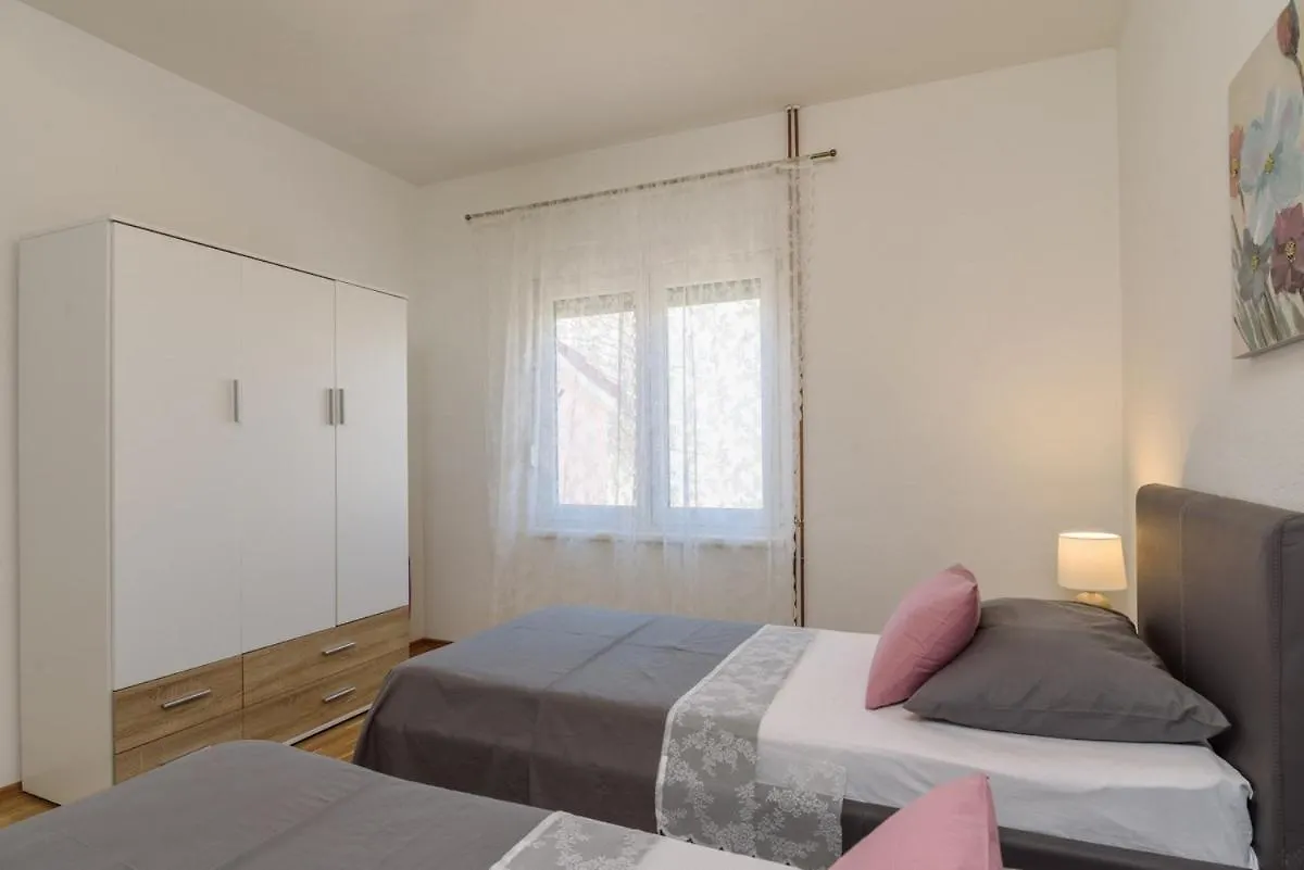 Apartments With A Parking Space Kastel Novi, Kastela - 20690